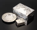 Cigaretbox, tændstikholder samt askebæger, sølv. Kina 20. årh. 3