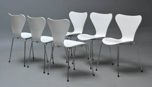 Arne Jacobsen. Sæt på seks stole, model 3107 fra år 2017. 6 