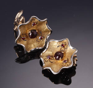 Granat øreclips, 18 kt