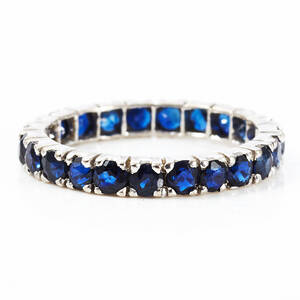 Helalliansring 14 k vitguld safirer
