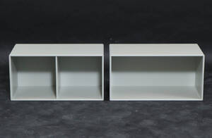 Peter J. Lassen. To Montana moduler model 1161 og 1261, dybde 38cm. 2 