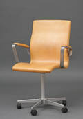 Arne Jacobsen 1902-1971. Oxford armstol