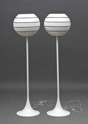 Par Manhattan standerlamper, hvidlakeret aluminium 2