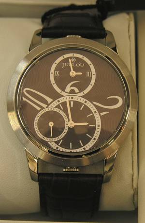 JULLOU. Dansk design. Armbåndsur.