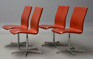 Arne Jacobsen. Sæt på fire Oxford stole med returdrej, læder 4  Denne vare er sat til omsalg under nyt varenummer 4832511