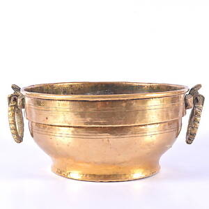 SKÅL MED HÄNKLAR, mässingbrons, 171800-tal.