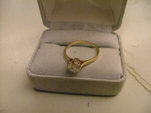 Ring, med briljant