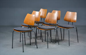Seks skole stabelstole af teak og stål 6 Denne vare er sat til omsalg under nyt varenummer 4755532