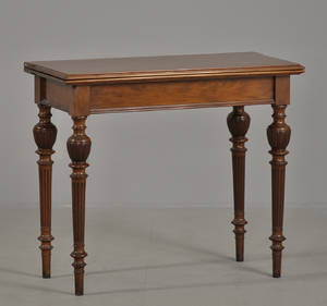 Spillebord af nøddetræ, 1800-tallets slutning