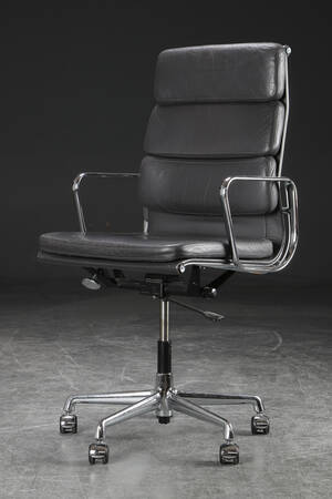 Charles Eames. Soft Pad lounge stol, model EA-219 