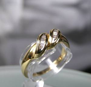 Ring mit Diamanten