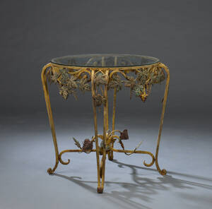 Dekoreret bord af jern Denne vare er sat til omsalg under nyt varenummer 4561122