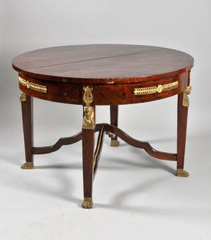 Matbord i empirestil