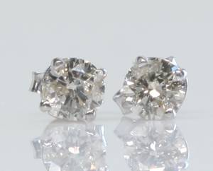 Par brillantørestikker, ca. 0.92 ct. 2