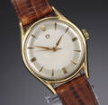 Omega. Vintage herreur i stål med guldkappe og semi pie-pan skive, ca. 1956