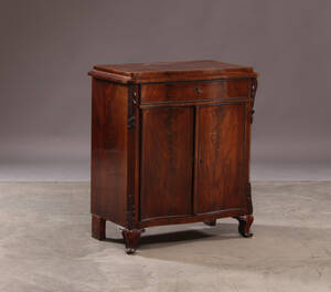 Kommode af mahogni  Denne vare er sat til omsalg under nyt varenummer 4416828