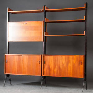 Hängeschranksystem in Teak und Metall