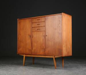 Høj skænk af teaktræ, dansk møbelproducent, 1960erne