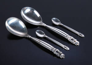 Georg Jensen KongeAcorn. Fire serveringsdele af sterlingsølv