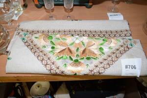 Duk broderad 150X140