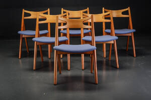 Hans J. Wegner. Sæt på seks savbukkestole af kirsebær, model CH-29 6