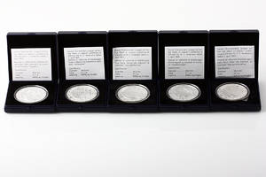 Fem 10-kronemønter af sølv fra HC. Andersens 200 års jubilæums eventyrserie. Vægt ca. 155,5 gr. 5