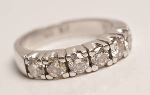 Alliancering med brillanter. ca. 0,90 ct