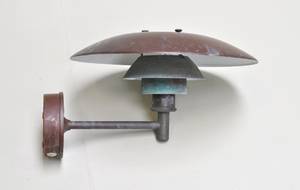 Poul Henningsen 1894 - 1967. Væglampe i patineret kobber