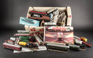 Märklin spor H0. Diverse lokomotiver, vogne og skinner 