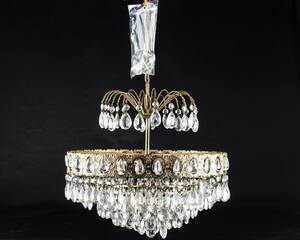 TAKLAMPA, behängd med prismor, 1900-tal