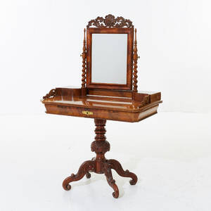 Toilettebord 1800-talets mitt