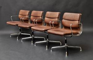 Charles Eames 1907-1978. Sæt på fire Soft Pad armstole, Model EA-208 4
