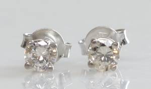 Par brillantørestikker, ca. 0.36 ct. 2