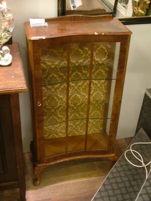 Vitrinskåp, England