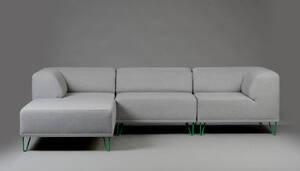 Nomad modulsofa, betrukket med grå filtuldstof, grønne ben 