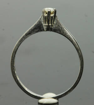 Ring, 18K vitguld med briljantslipad diamant ca 0.08ct