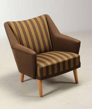 Dansk møbelproducent. Lænestol med ben af eg 1960erne.