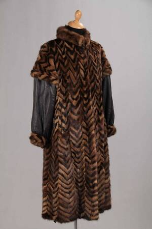 Minkfrakke med læderærmer, str. ca. 42