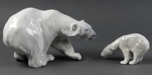 Kgl. Porcelæn. To isbjørne af porcelæn 2
