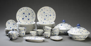 Royal Copenhagen og Bing  Grøndahl. Musselmalet en samling porcelæn 40