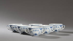 Kgl. Porcelænsfabrik.Musselmalede, riflet, seks boullionkopper 6