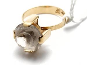 Ring med vit