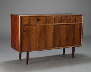 Dansk møbelproducent. Skænk