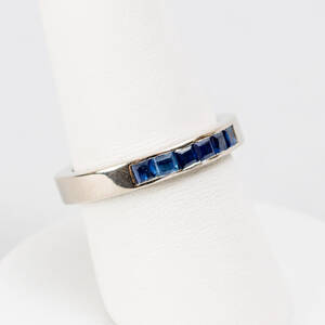 Ring 18 k guld safirer