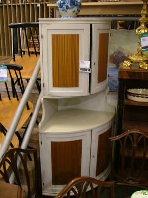 Hörnskåp, gustaviansk stil 2-delat