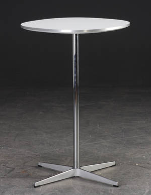 Arne JacobsenPiet Hein supercirkulært cafebord