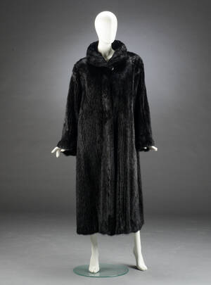 Saga, pelskåbe af scanblack mink, str. 4244