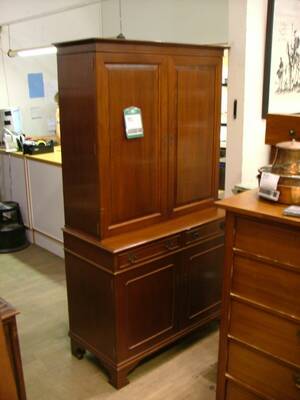 Linneskåp, mahogny