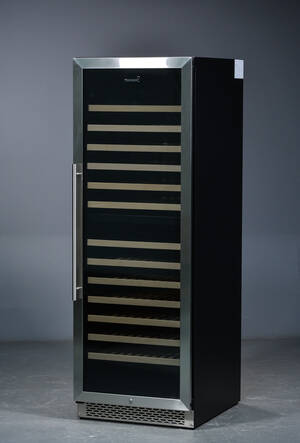Vinocura, vinkøleskab til 152 flasker