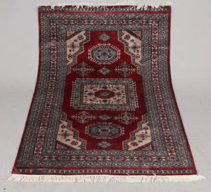 Orientalsk håndknyttet tæppe, 142x220 cm.
